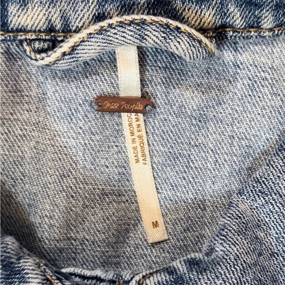 Free People Women’s Rumors Denim Jacket Size Medium - Picture 4 of 7